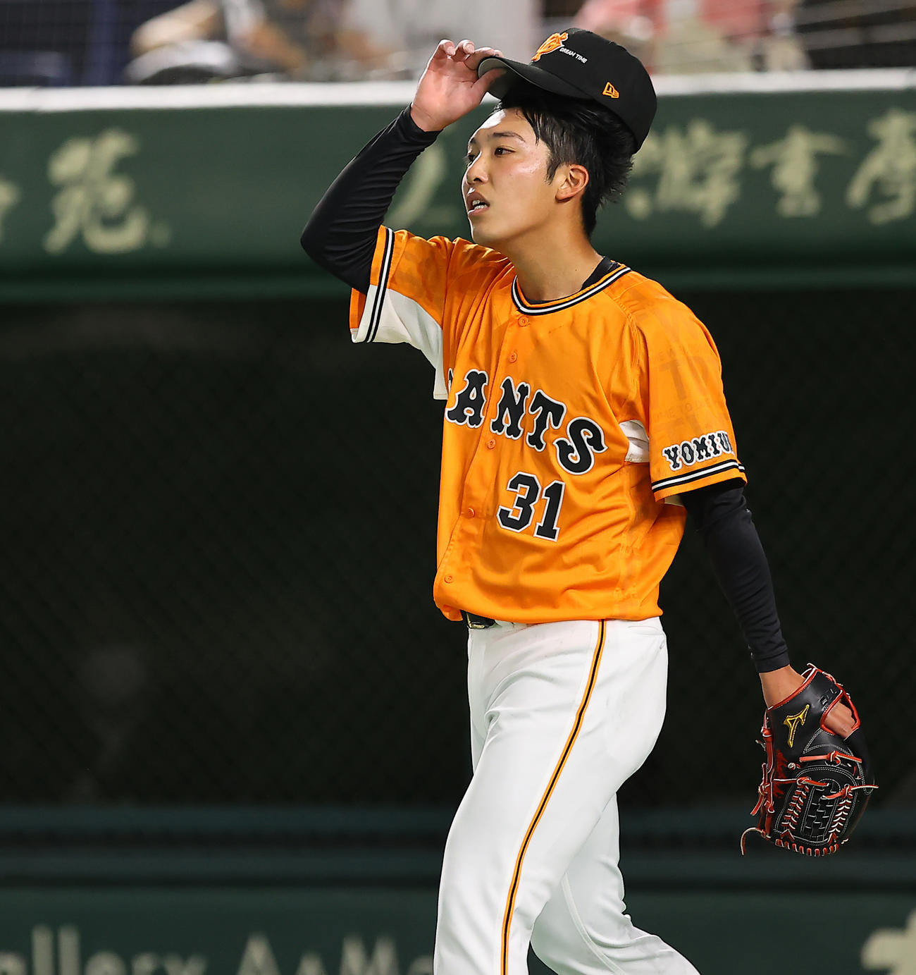 巨人対DeNA 2回表DeNA2死一、二塁、蝦名に適時打を許しさえない表情の赤星（撮影・垰建太）