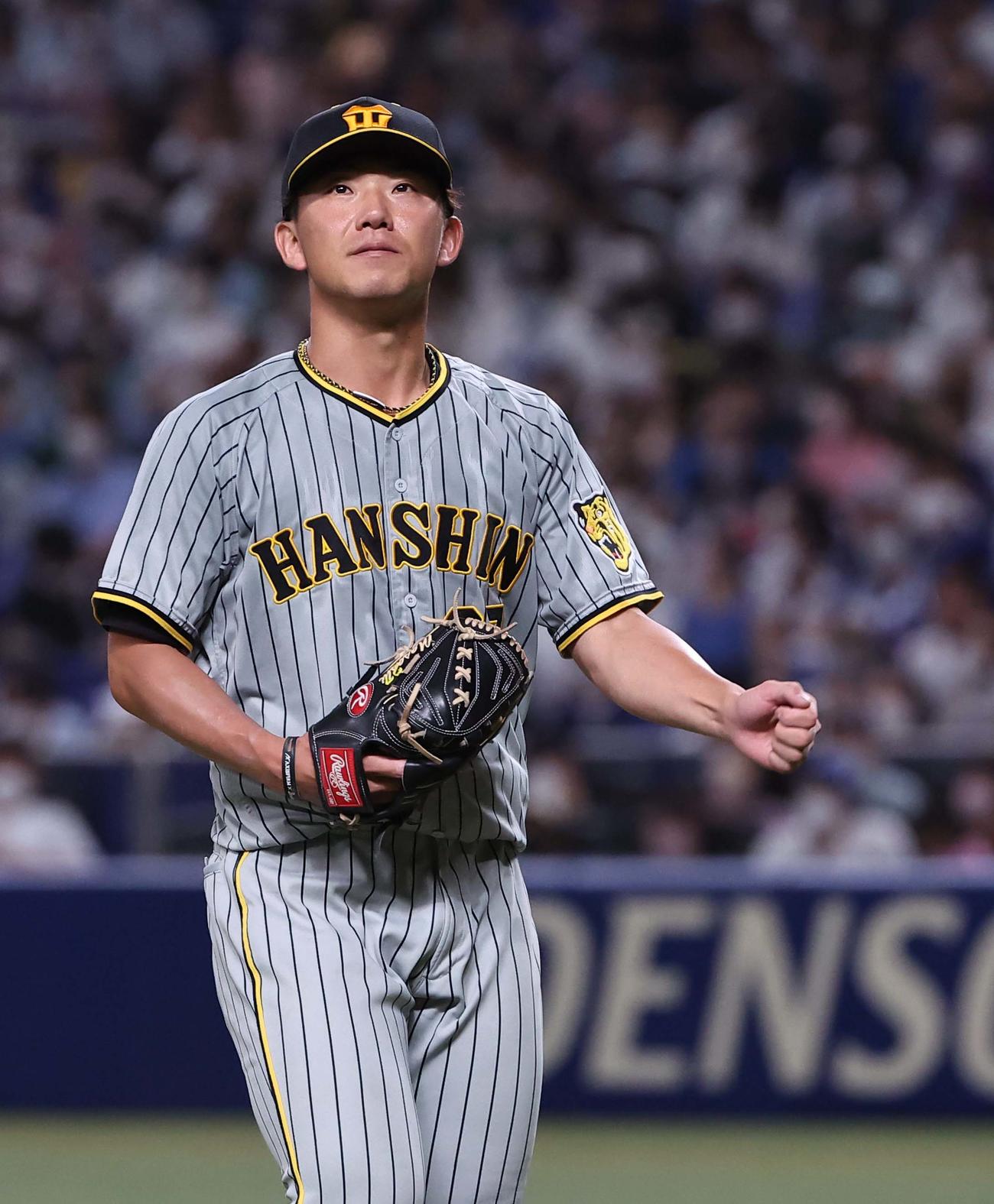 中日対阪神　伊藤将は中日打線を5回無失点に抑えガッツポーズする（撮影・上田博志）