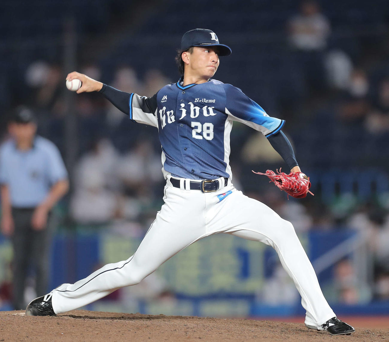 ロッテ対西武　7回裏、西武3番手で登板する森脇（撮影・河田真司）