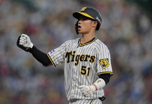 阪神対DeNA 3回裏阪神無死、右前打を放った中野（撮影・前田充）