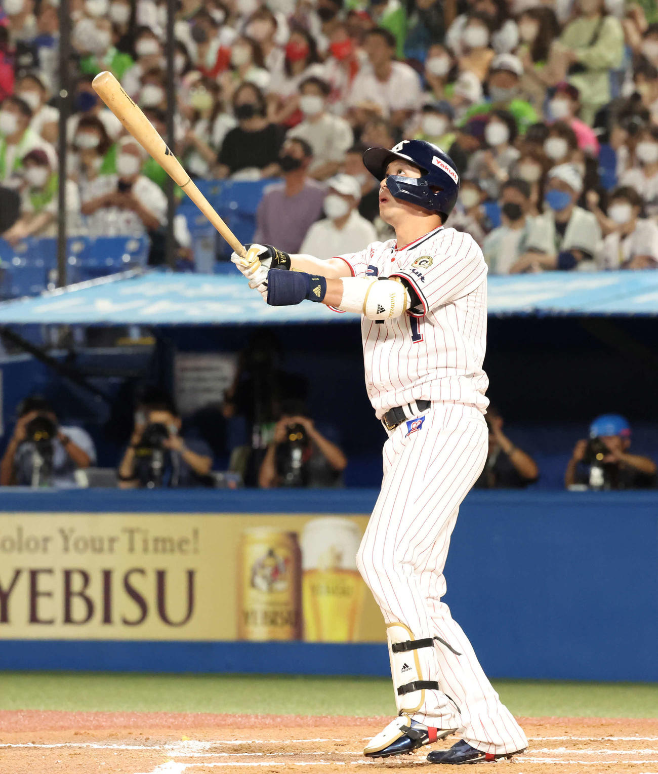 ヤクルト対広島　6回裏ヤクルト1死、山田は左越えに勝ち越し本塁打を放つ（撮影・丹羽敏通）