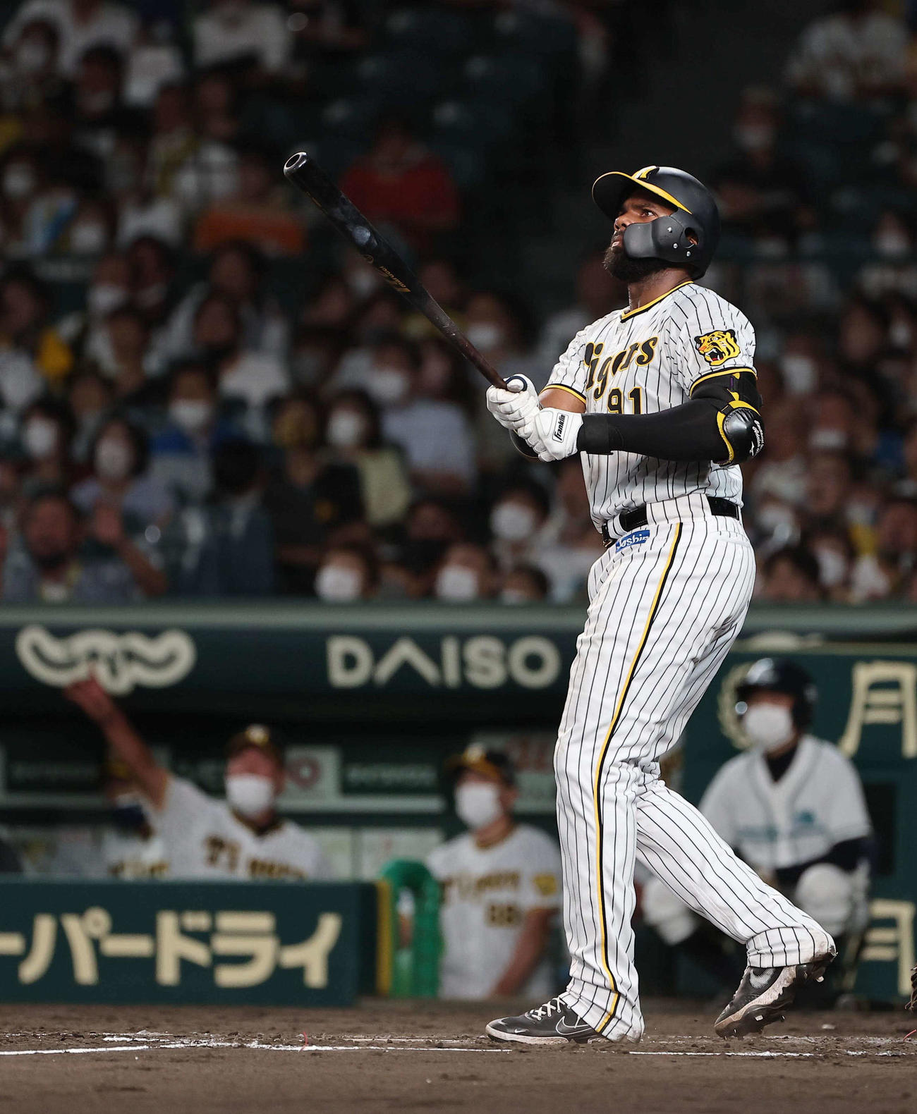 阪神対ヤクルト　4回裏阪神無死、ロドリゲスは左越えソロ本塁打を放つ（撮影・上田博志）