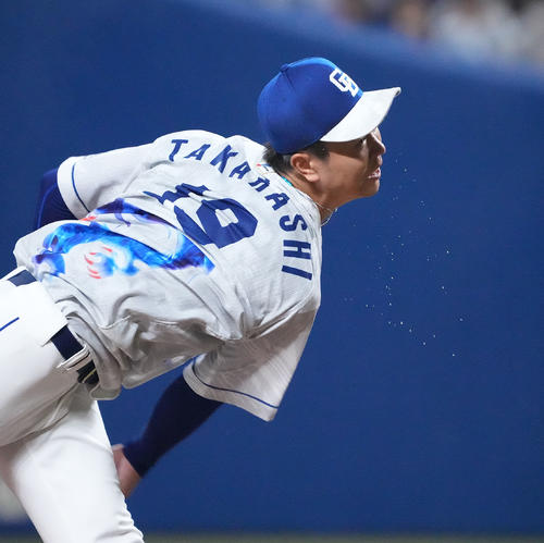 中日対DeNA 5回表、汗を飛ばし力投する高橋宏（撮影・森本幸一）