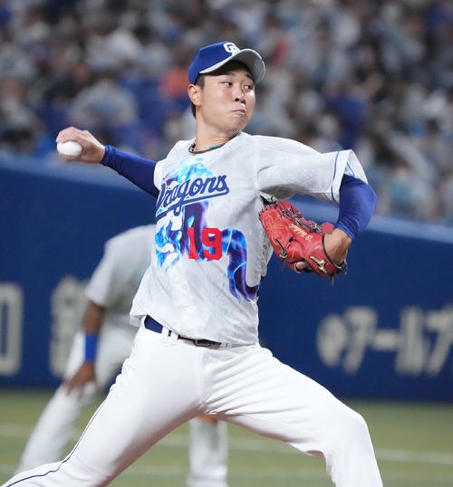 中日対DeNA 4回表、力投する中日先発の高橋宏（撮影・森本幸一）