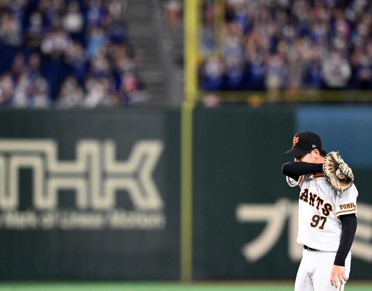 巨人対中日　3回表、失点し3－0と突き放される巨人の先発井上（撮影・たえ見朱実）
