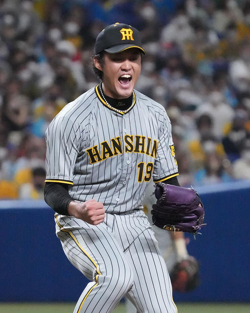 中日対阪神　7回裏中日2死一塁、三好を三振に仕留めほえる阪神先発の藤浪（撮影・森本幸一）