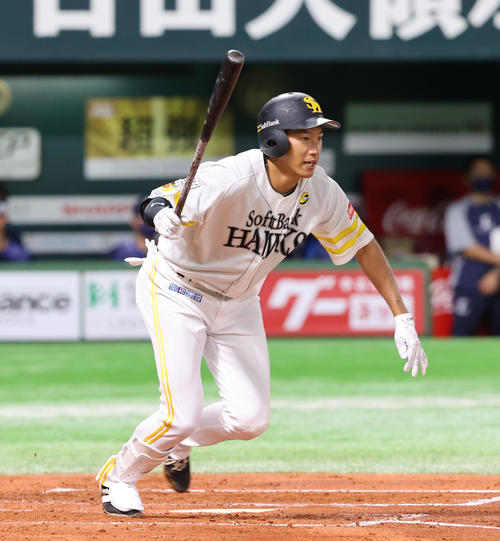 ソフトバンク対西武　2回裏ソフトバンク無死、柳田悠岐は二ゴロに終わる（撮影・梅根麻紀）