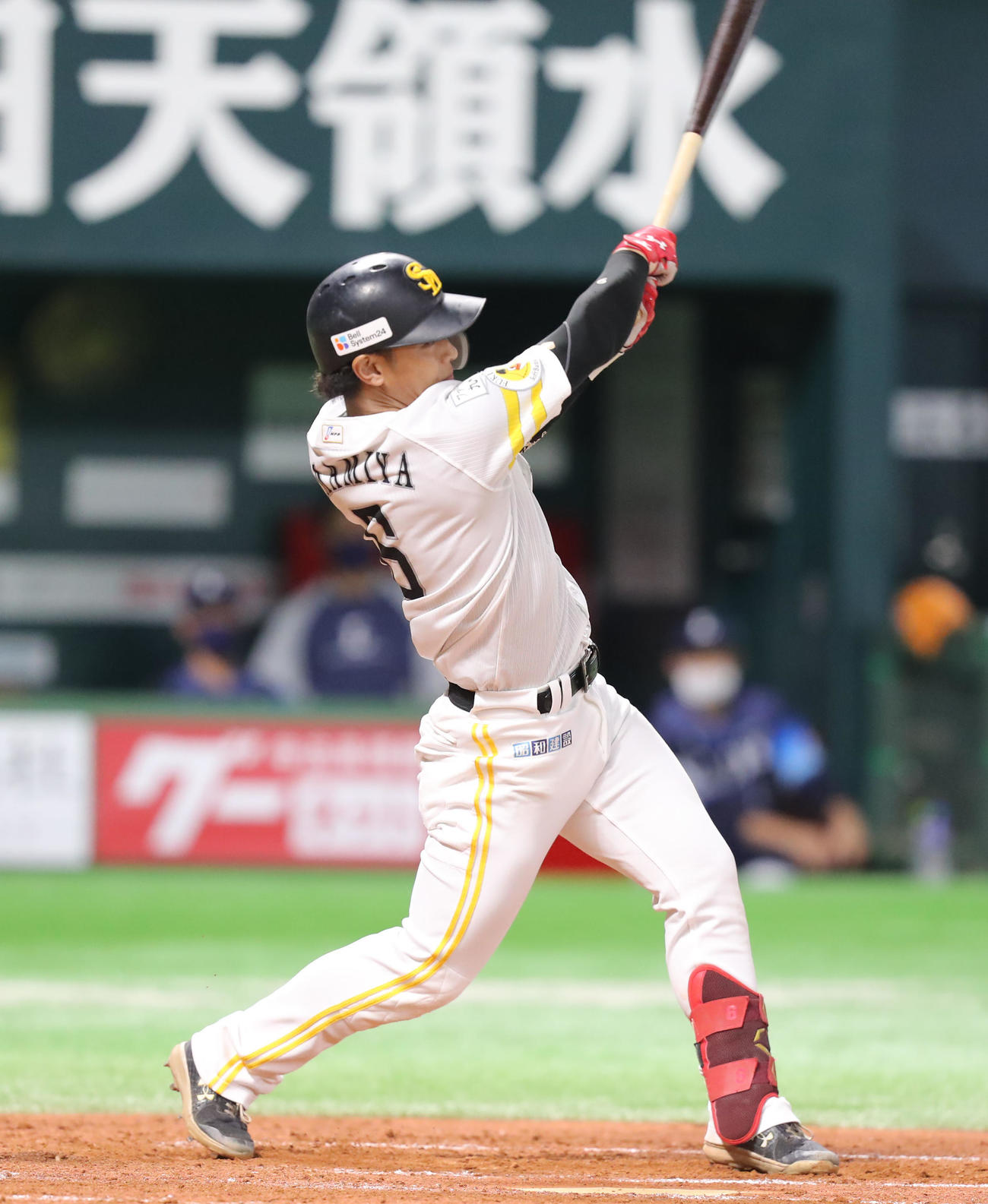 ソフトバンク対西武　3回裏ソフトバンク1死二、三塁、今宮は逆転の2点適時打を放つ（撮影・屋方直哉）