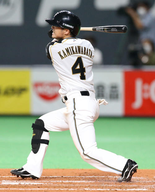 日本ハム対ロッテ　2回裏日本ハム2死一、二塁、勝ち越しとなる適時三塁打を放つ上川畑（撮影・佐藤翔太）