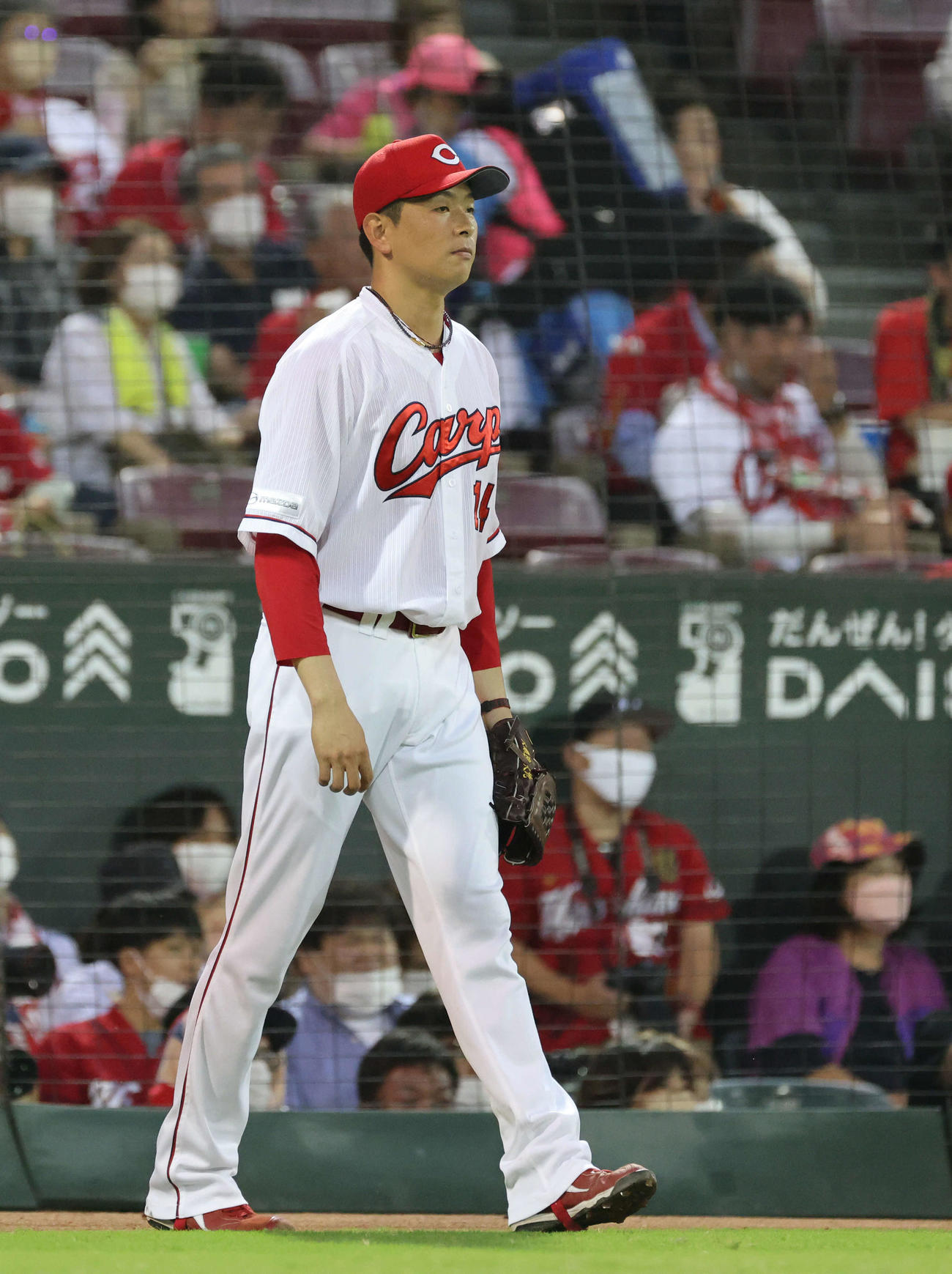 広島対阪神　1回表阪神1死一塁、近本に先制中適時二塁打を浴びた大瀬良（撮影・加藤孝規）