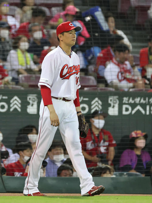 広島対阪神　1回表阪神1死一塁、近本に先制中適時二塁打を浴びた大瀬良（撮影・加藤孝規）