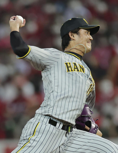 広島対阪神　阪神3番手で登板し力投する藤浪（撮影・前田充）