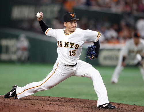 9月、ヤクルト戦で力投する巨人大勢
