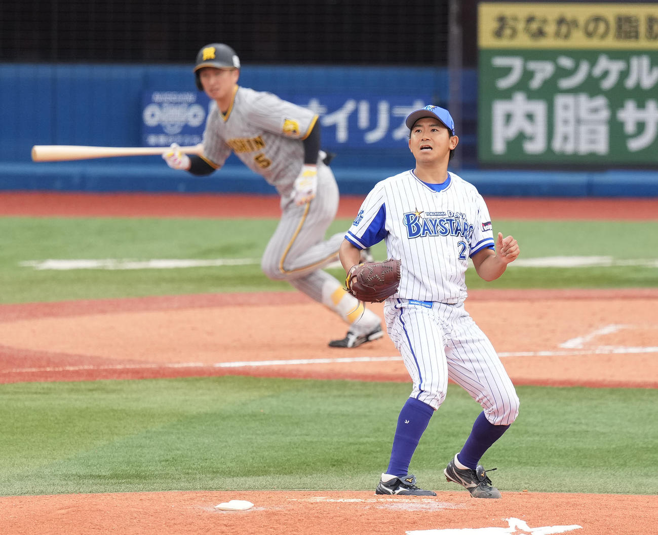 DeNA対阪神　5回表阪神1死満塁、近本に先制の中2点適時打を浴びる今永（撮影・鈴木みどり）