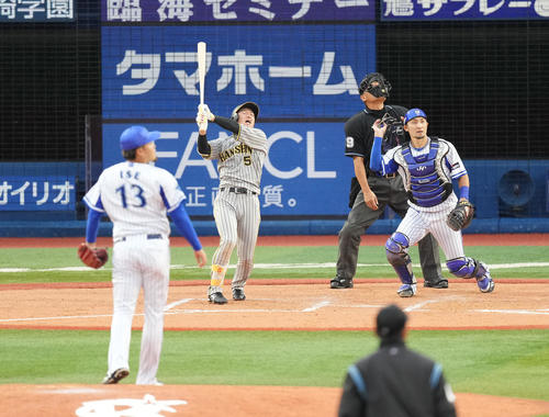 DeNA対阪神　7回表阪神1死三塁、三邪飛に倒れる近本。投手伊勢（撮影・鈴木みどり）