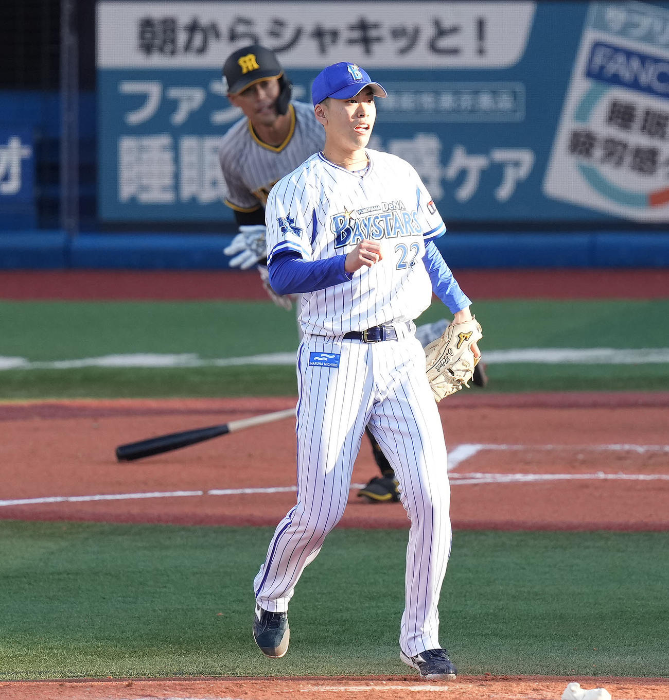 DeNA対阪神　6回表阪神1死二塁、原口に左適時打を浴びる入江（撮影・鈴木みどり）