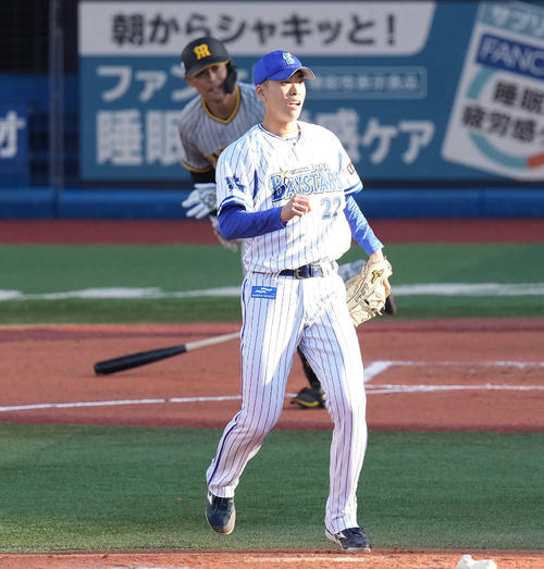 DeNA対阪神　6回表阪神1死二塁、原口に左適時打を浴びる入江（撮影・鈴木みどり）