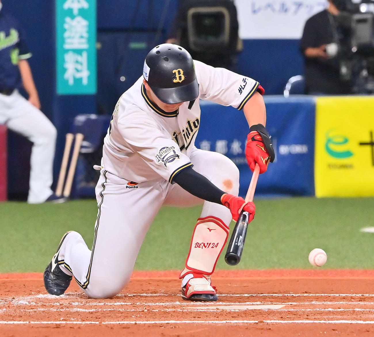 オリックス対ヤクルト　6回裏オリックス無死二塁、紅林の送りバントは捕ゴロとなる（撮影・和賀正仁）