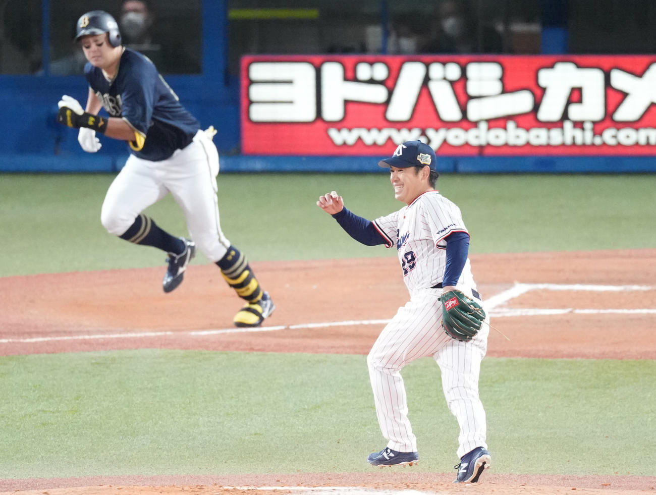 6回表オリックス2死一、二塁、杉本に先制の右前適時打を浴びる小川（撮影・鈴木みどり）