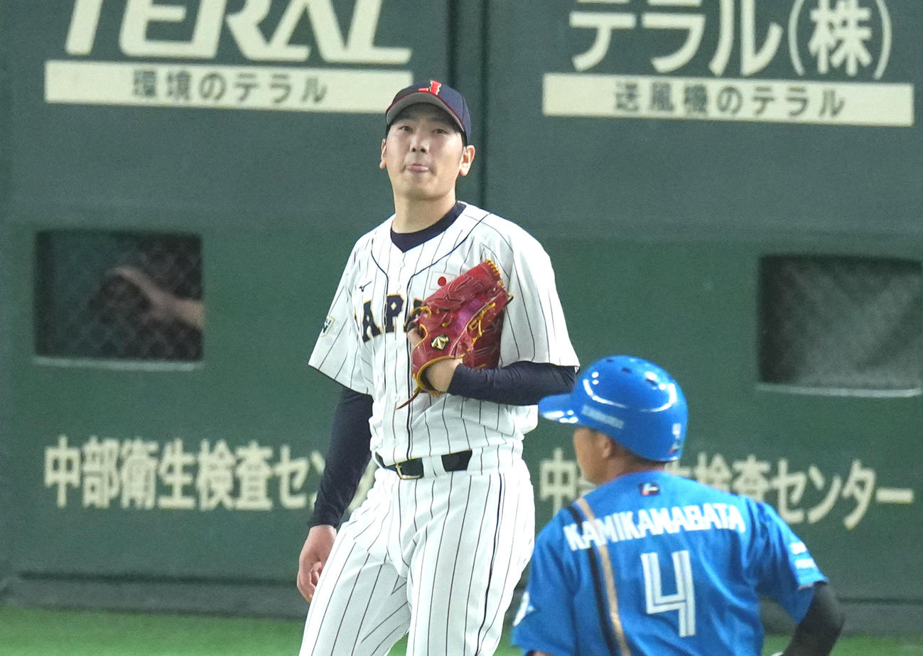 4回表日本ハム2死一塁、宇佐見に適時二塁打を許しぼうぜんとする石川柊太（撮影・垰建太）