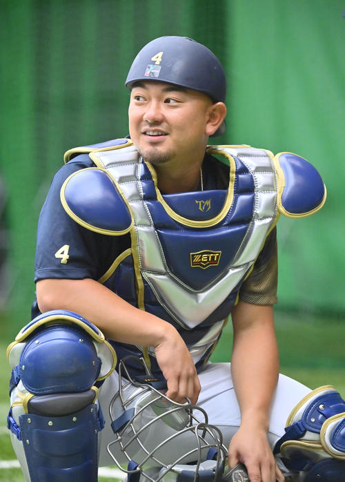 明るい表情を見せるオリックス森（撮影・和賀正仁）