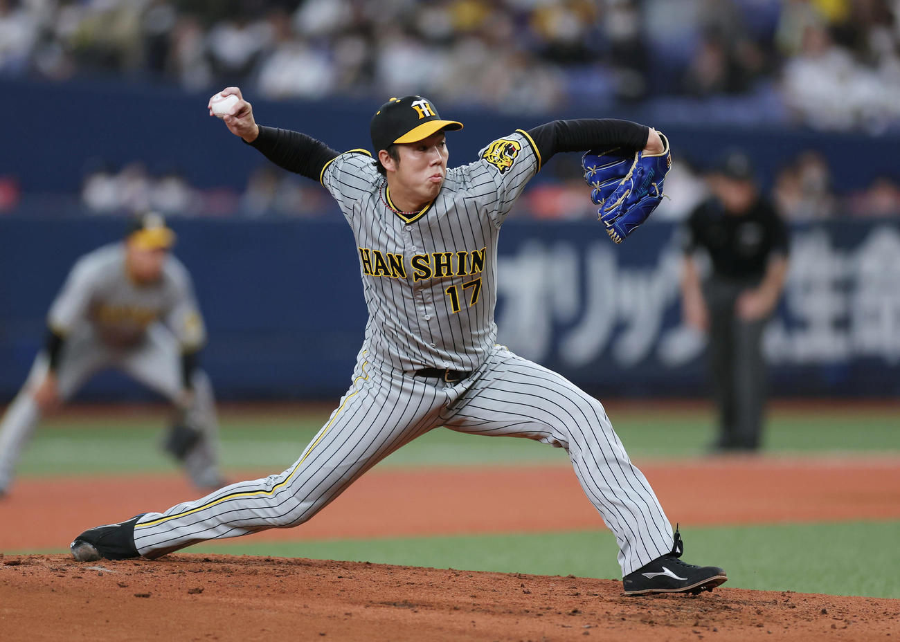 オリックス対阪神　力投する阪神先発の青柳（撮影・前田充）