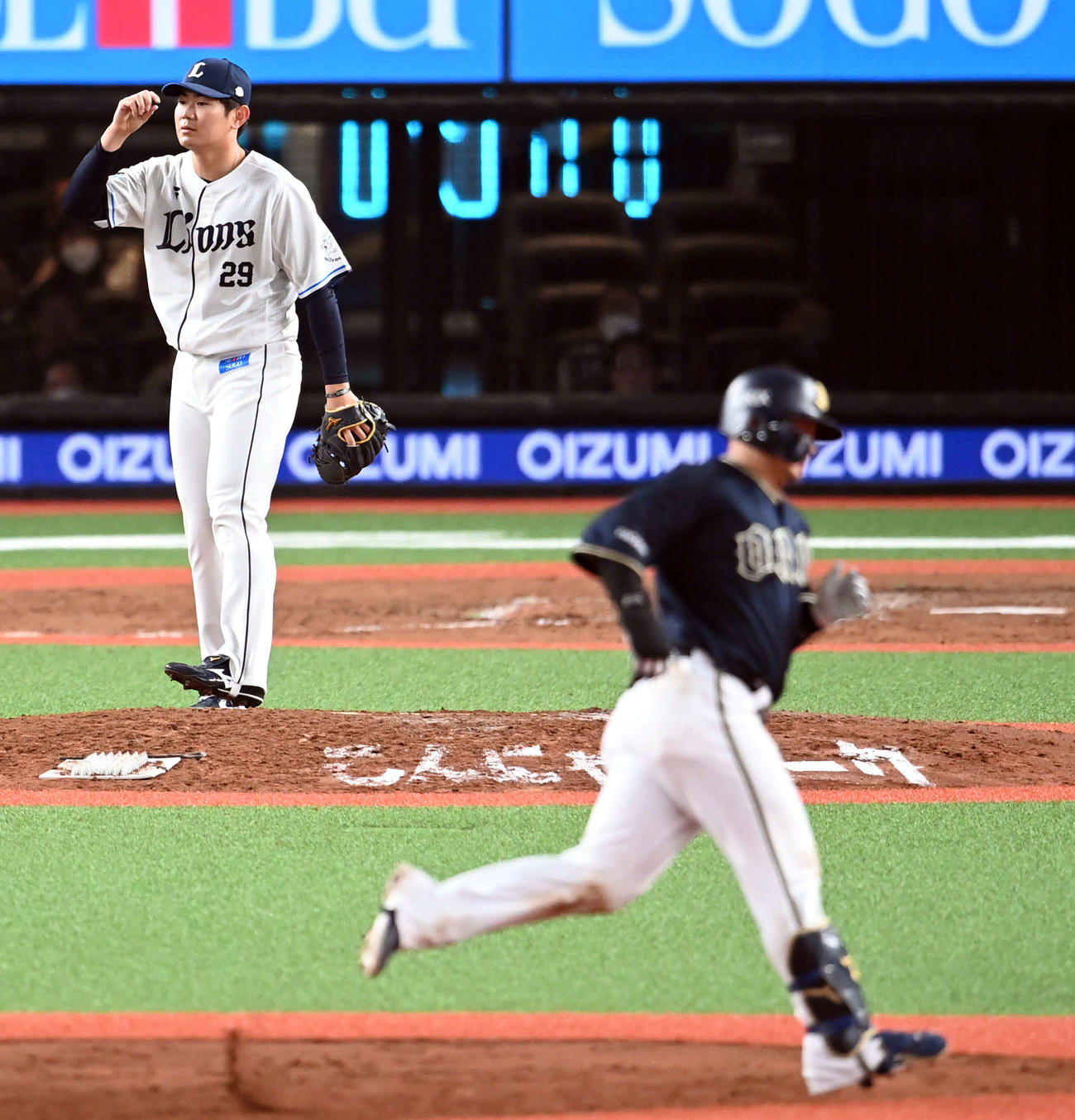 西武対オリックス　9回表オリックス2死、森に同点ソロ本塁打を浴びる青山（撮影・たえ見朱実）