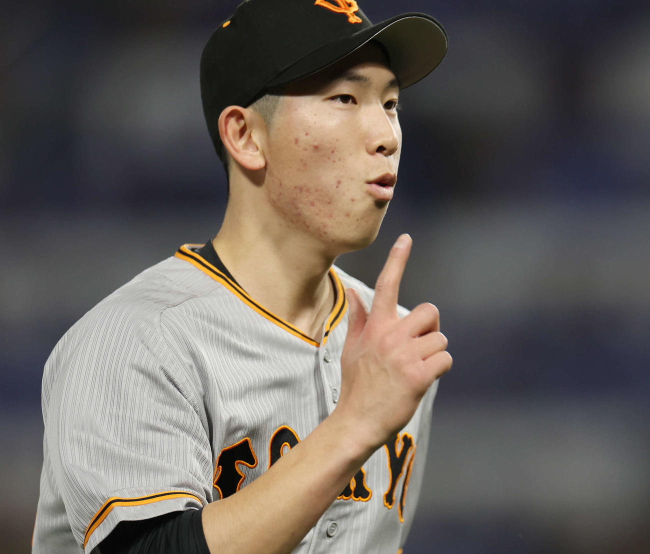 DeNA対巨人　6回裏を抑えた巨人先発の戸郷（撮影・宮地輝）
