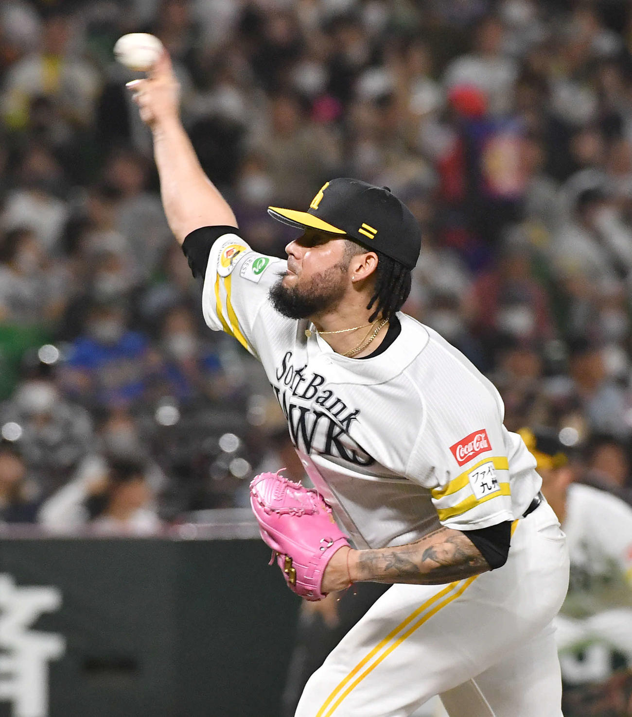 ソフトバンク対日本ハム　9回表から登板した、ソフトバンク5番手のオスナ（撮影・岩下翔太）