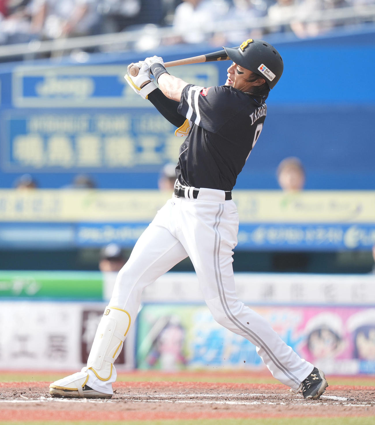 ロッテ対ソフトバンク　6回表ソフトバンク1死、中越えソロ本塁打を放つ柳田（撮影・鈴木みどり）