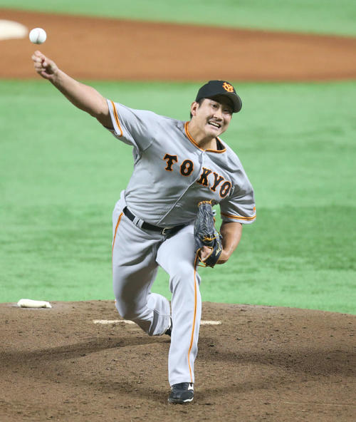 ソフトバンク対巨人 力投する巨人先発の菅野(撮影・冨田成美)