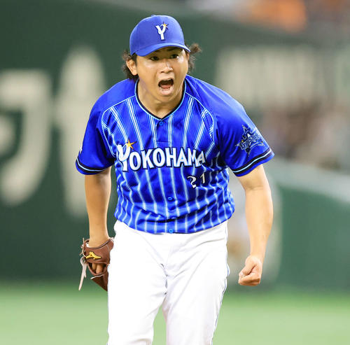 巨人対DeNA 7回裏巨人2死二、三塁、岸田を三振に仕留めて雄たけびを上げる今永（撮影・浅見桂子）