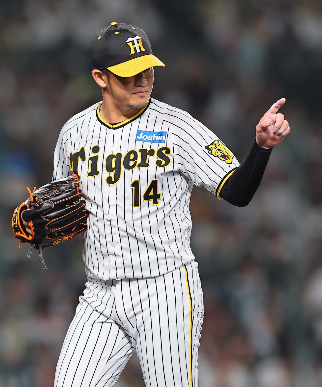 阪神対ヤクルト　阪神2番手の岩貞は8回を無失点に抑える（撮影・上田博志）