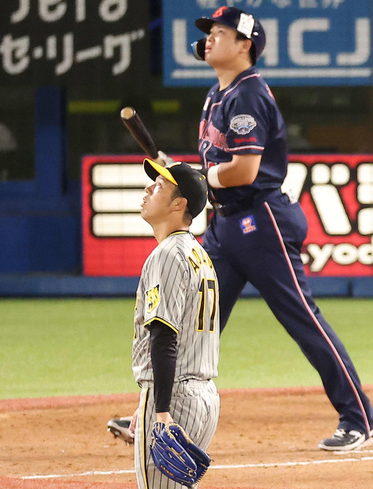 ヤクルト対阪神　5回裏ヤクルト2死三塁、村上宗隆に右越え2点本塁打を浴びる青柳（撮影・河田真司）