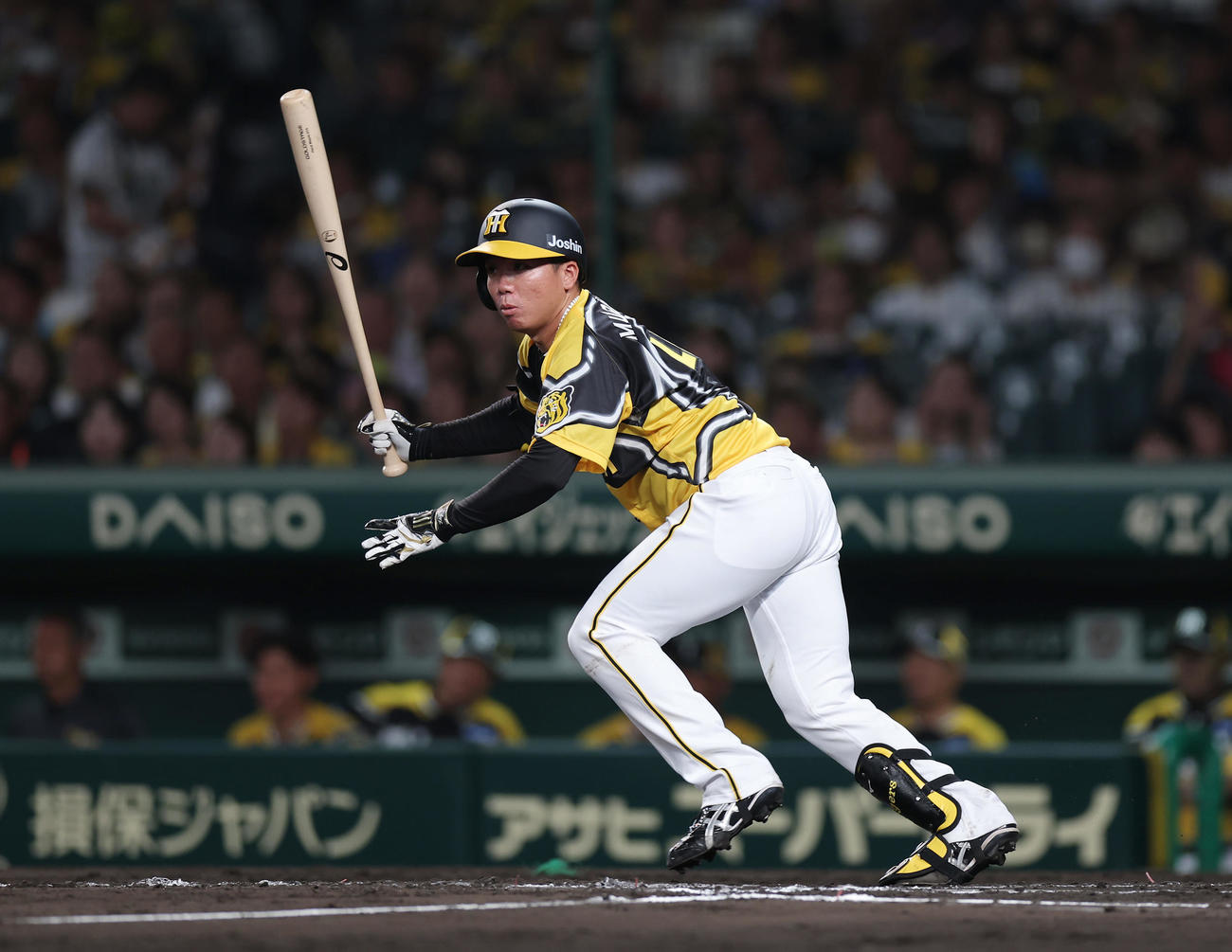 阪神対広島　6回裏阪神2死一、二塁、左前打を放つ村上（撮影・前田充）