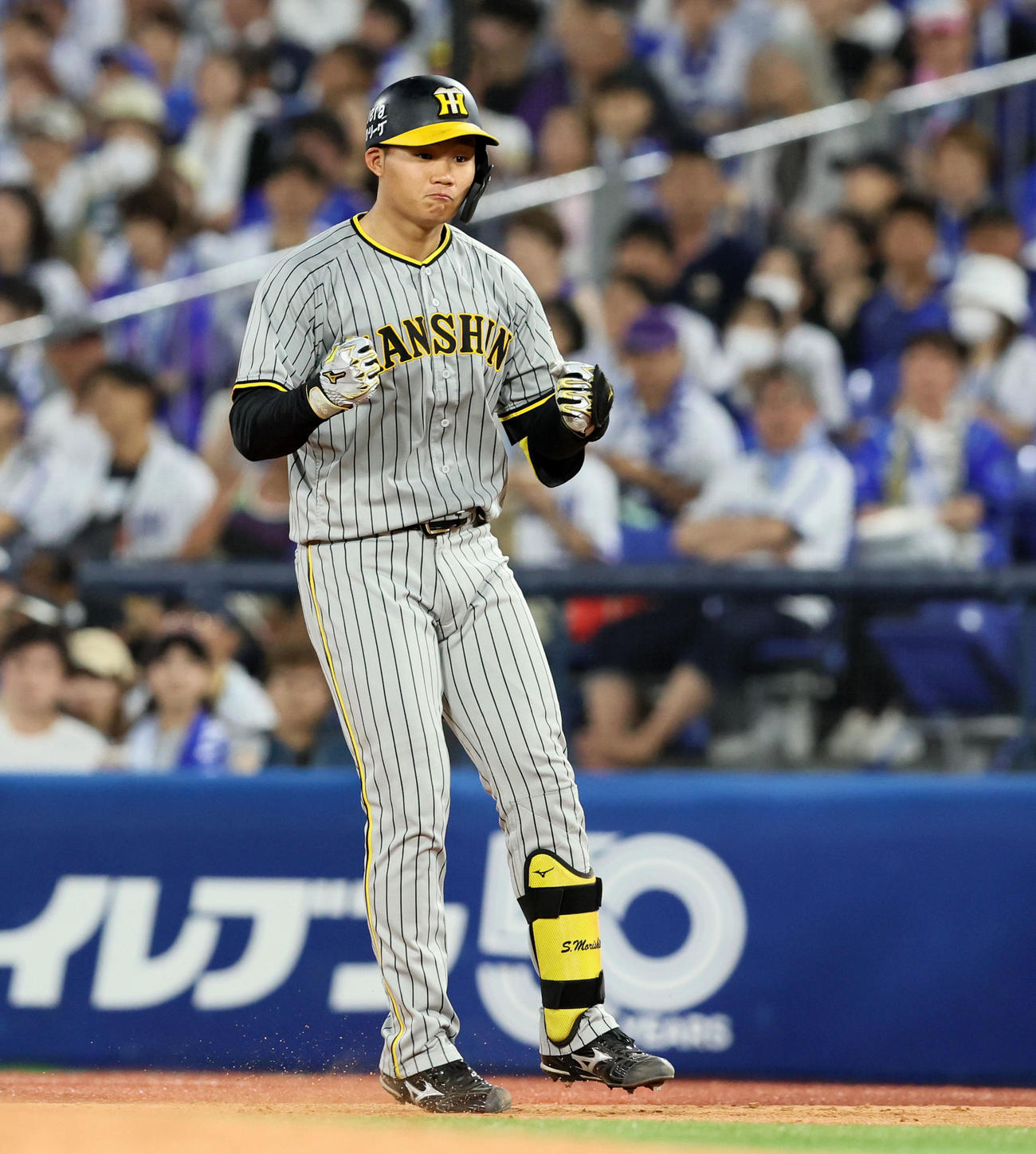DeNA対阪神　7回表阪神2死一、二塁、森下は中前適時打を放ちガッツポーズ（撮影・加藤哉）