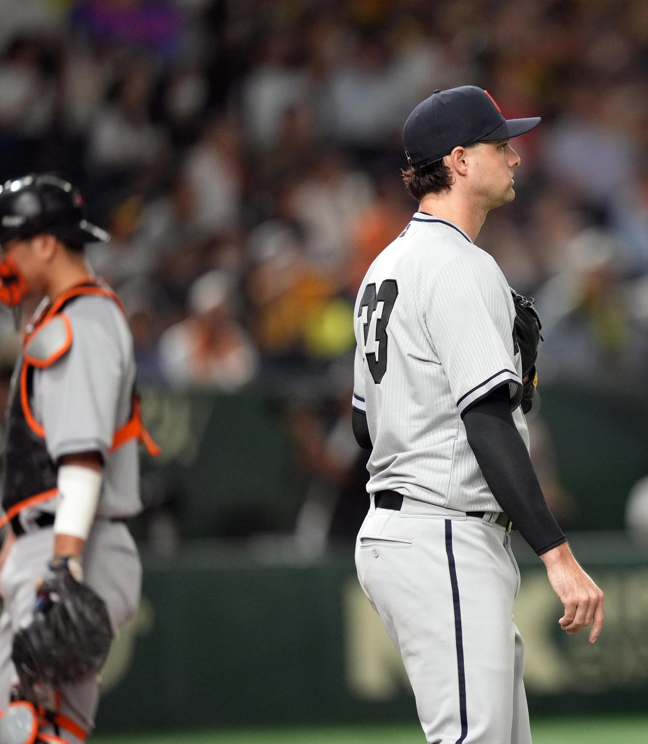 巨人対阪神　11回表阪神1死満塁、梅野の中ゴロで、失点を許すビーディ＝（撮影・狩俣裕三）