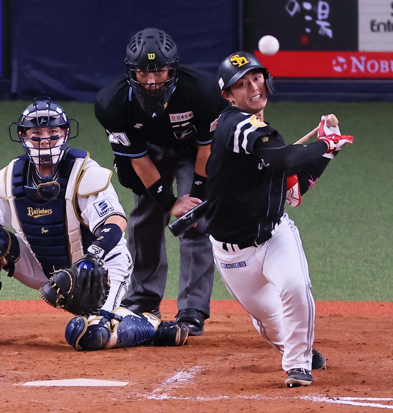 オリックス対ソフトバンク　8回表ソフトバンク1死満塁、今宮は遊撃併殺打に倒れる（撮影・上田博志）