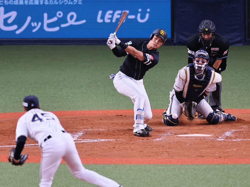 オリックス対ソフトバンク　8回表ソフトバンク無死二、三塁、上林は三振に倒れる（撮影・上田博志）