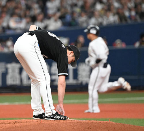 オリックス対ロッテ　1回裏オリックス1死一塁、森に2点本塁打を浴びる種市（撮影・和賀正仁）