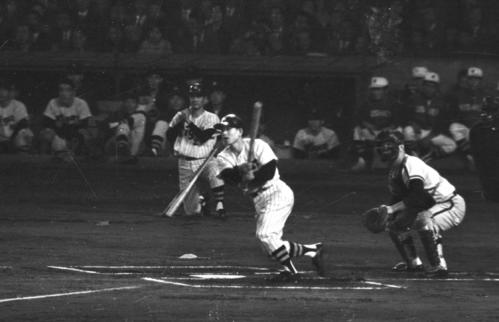 64年、阪神対南海で行われた日本シリーズに1番遊撃で出場した阪神吉田