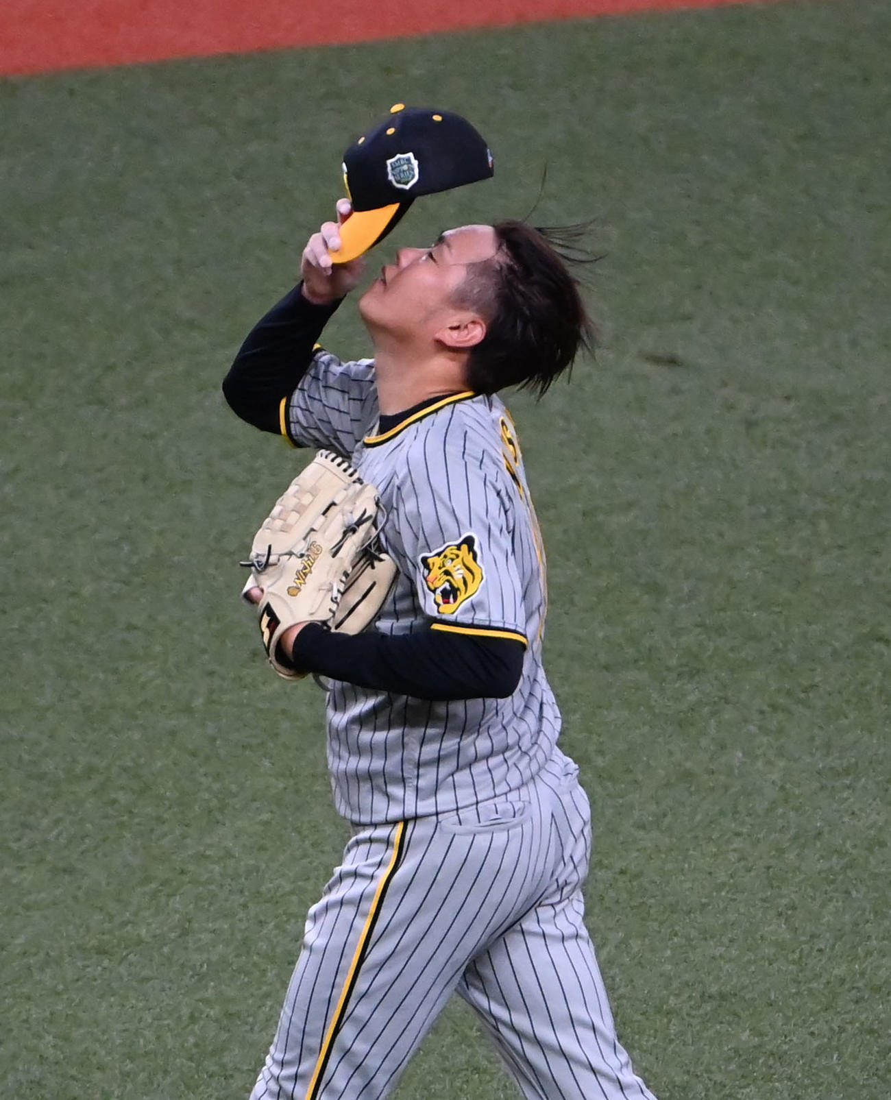 オリックス対阪　4回途中で降板する西勇（撮影・石井愛子）