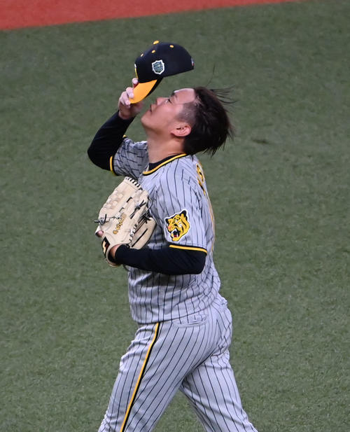 オリックス対阪　4回途中で降板する西勇（撮影・石井愛子）