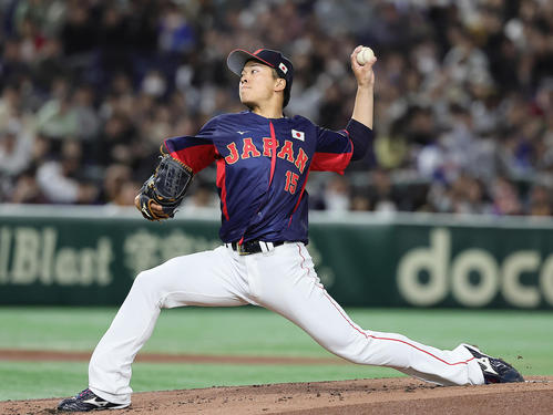 日本対オーストラリア　日本先発の早川（撮影・足立雅史）