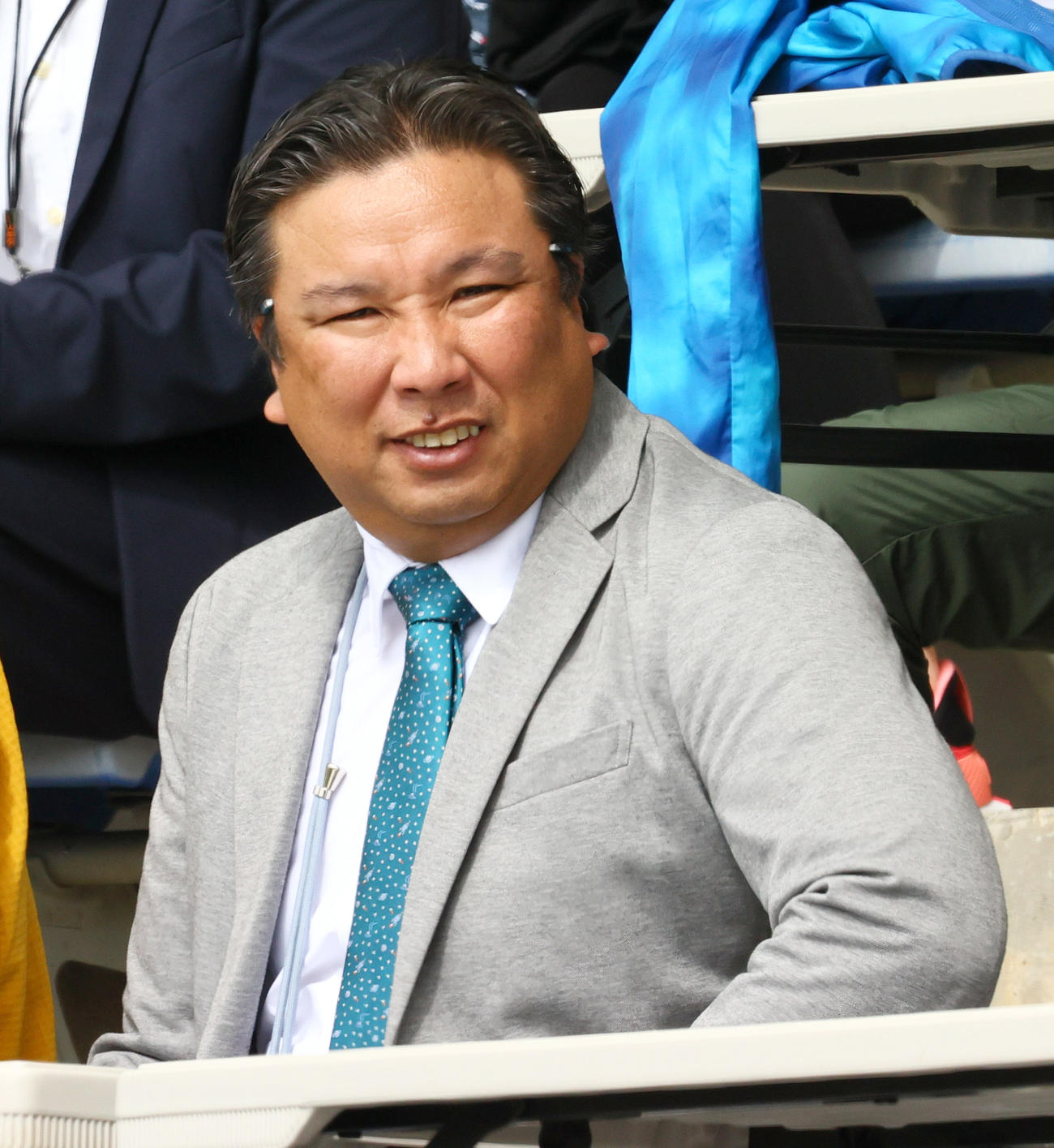 宜野座を視察する日刊スポーツ評論家の里崎氏（撮影・上山淳一）