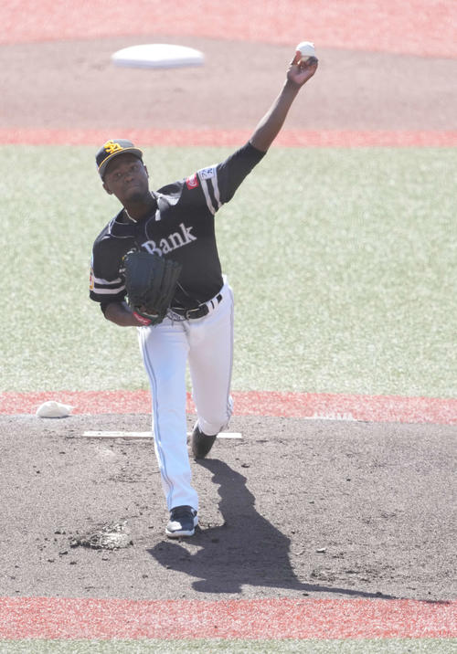 ロッテ対ソフトバンク　ソフトバンク先発のモイネロ（撮影・小沢裕）