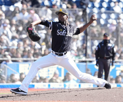 ロッテ対ソフトバンク　ソフトバンク先発のモイネロ（撮影・小沢裕）