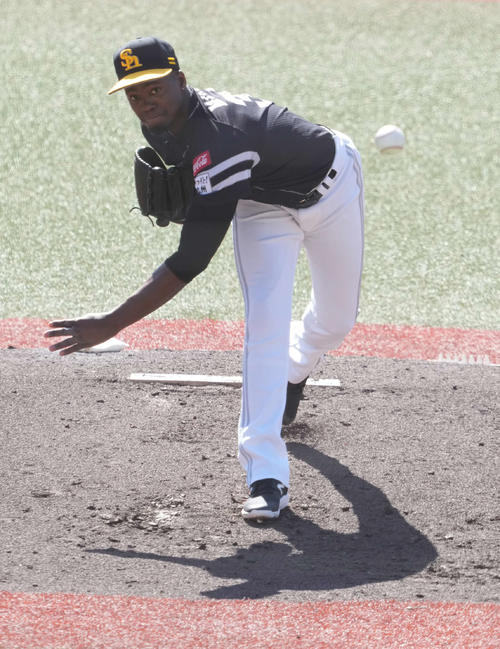 ロッテ対ソフトバンク　ソフトバンク先発のモイネロ（撮影・小沢裕）