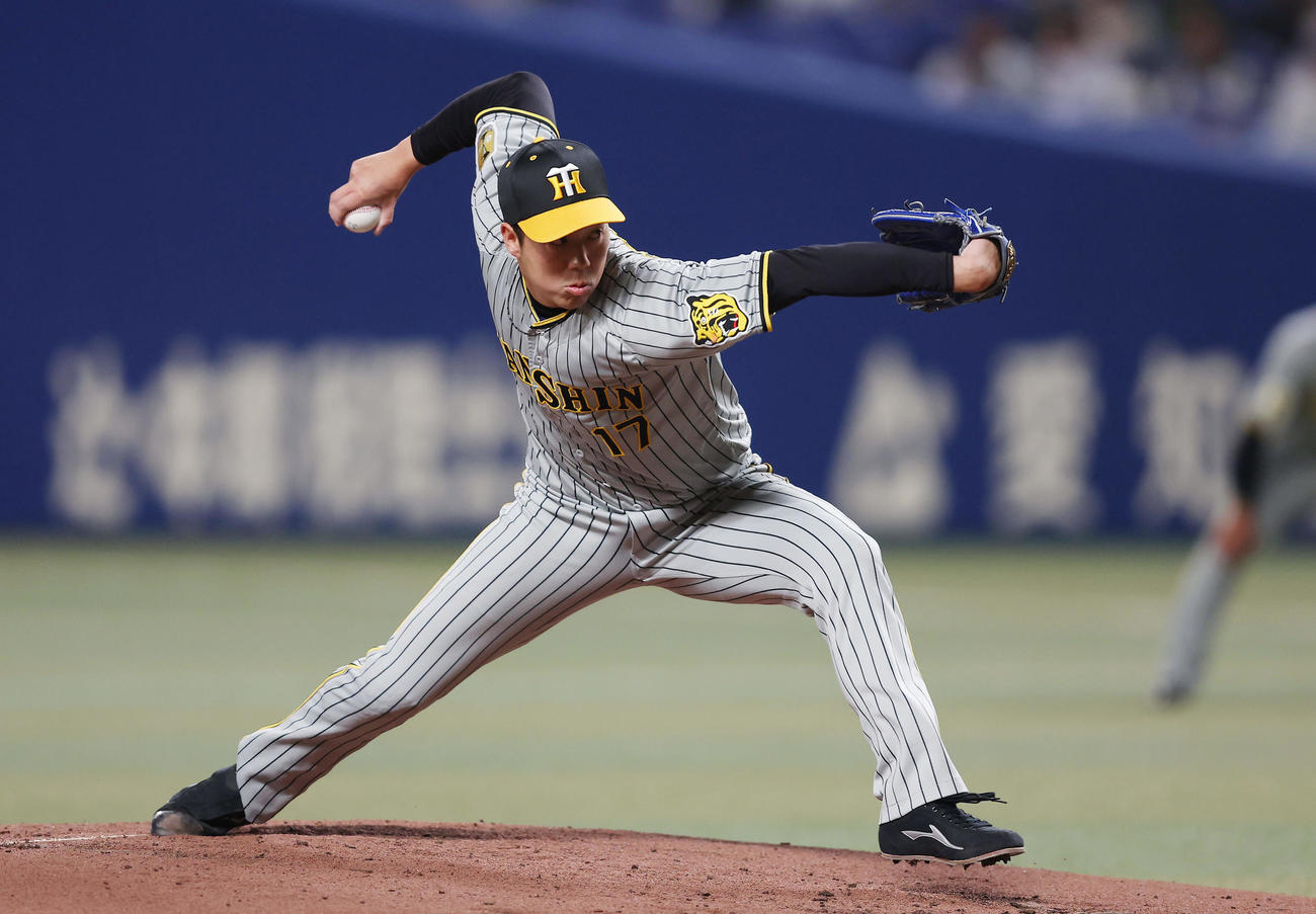 中日対阪神　力投する阪神先発の青柳（撮影・前田充）