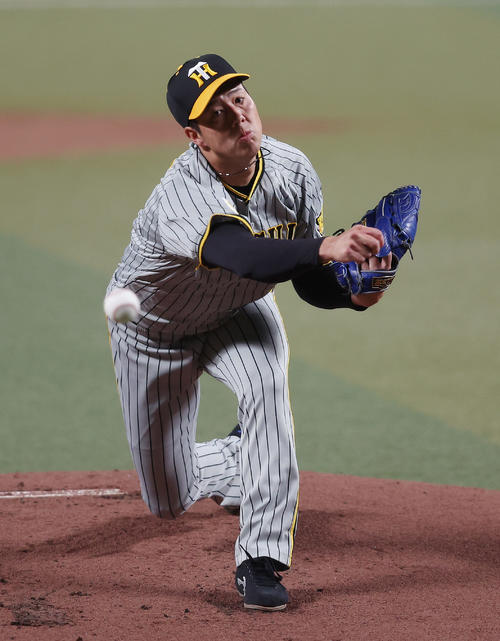中日対阪神　力投する阪神先発の青柳（撮影・前田充）